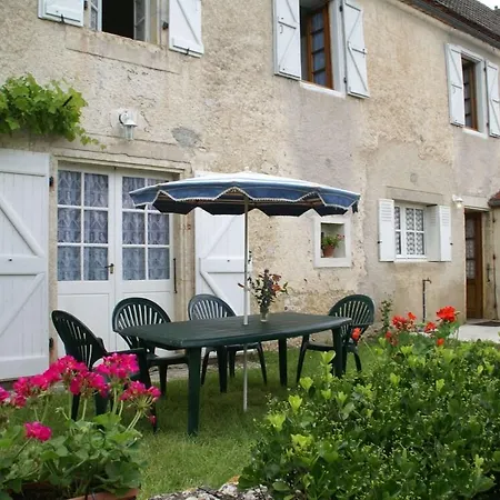 Charming In Montfaucon 度假居