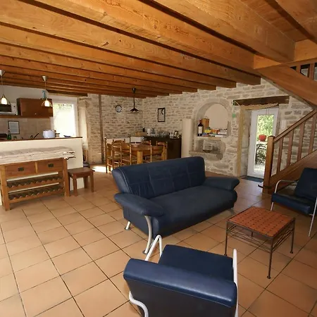 Charming In Montfaucon Feriehus