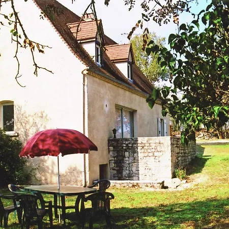 Feriehus Charming In Montfaucon Murat