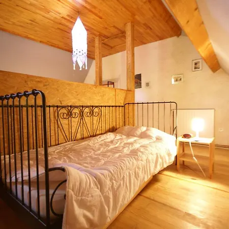 Charming In Montfaucon Feriehus