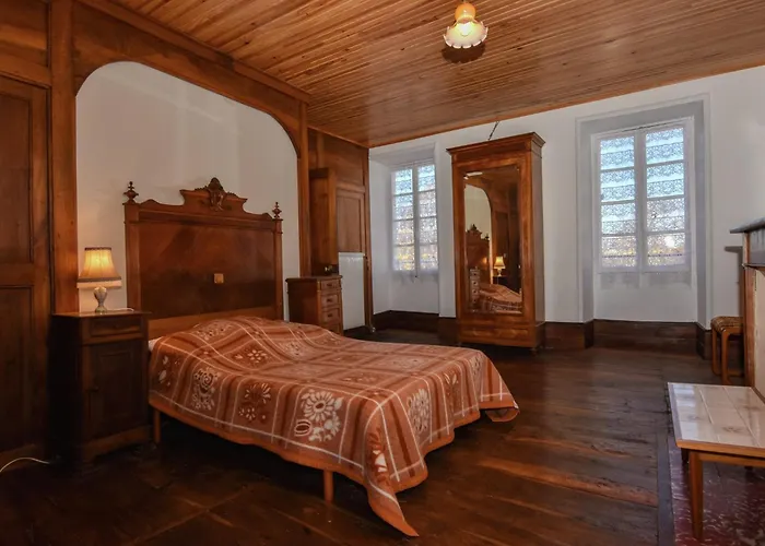 Charming In Montfaucon Semesterbostad *