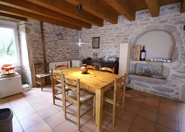 Nyaraló Charming In Montfaucon Murat